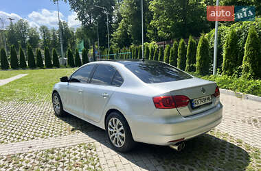 Седан Volkswagen Jetta 2011 в 
