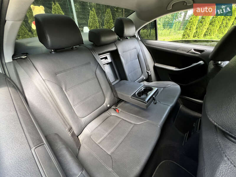 Седан Volkswagen Jetta 2011 в Харькове
