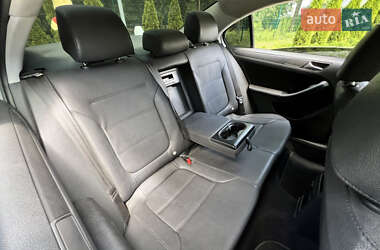 Седан Volkswagen Jetta 2011 в 