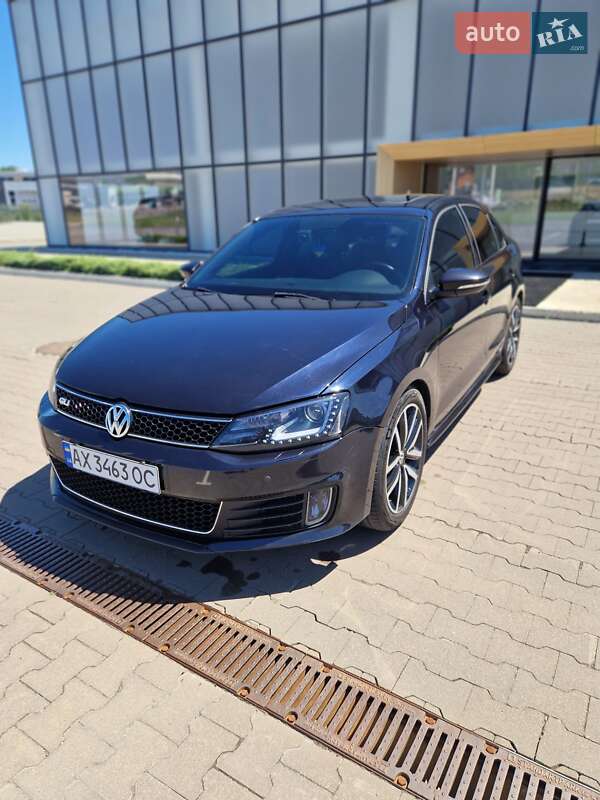 Седан Volkswagen Jetta 2013 в 