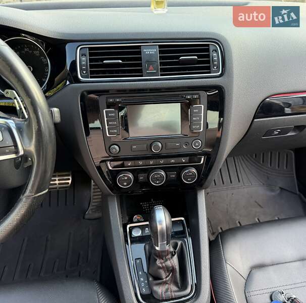 Седан Volkswagen Jetta 2015 в Києві