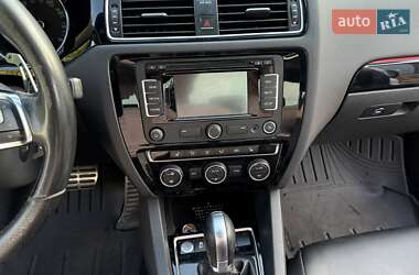 Седан Volkswagen Jetta 2015 в 