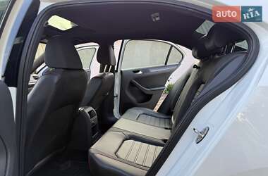 Седан Volkswagen Jetta 2015 в 