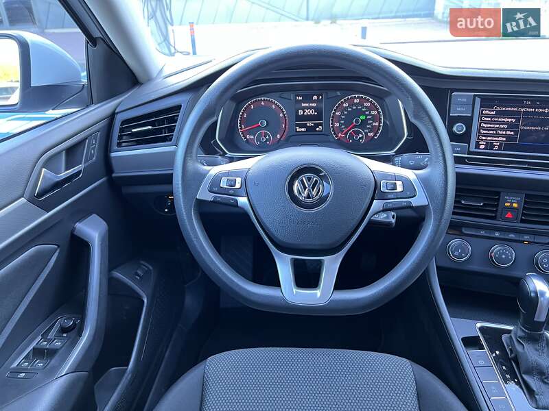 Седан Volkswagen Jetta 2019 в Львові