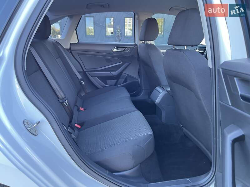 Седан Volkswagen Jetta 2019 в Львові