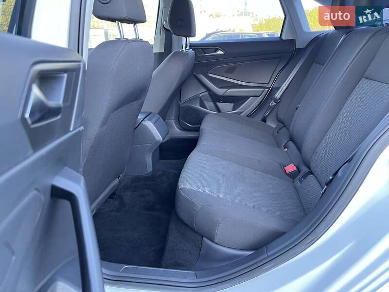 Седан Volkswagen Jetta 2019 в Львові