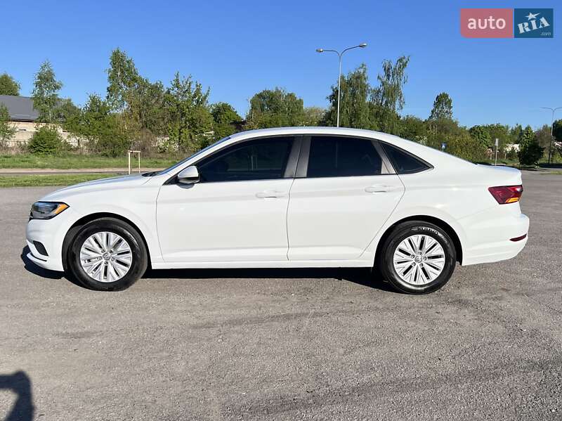 Седан Volkswagen Jetta 2019 в Львові