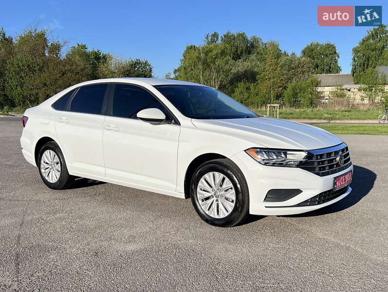 Седан Volkswagen Jetta 2019 в Львові