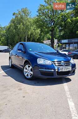 Седан Volkswagen Jetta 2005 в Вінниці