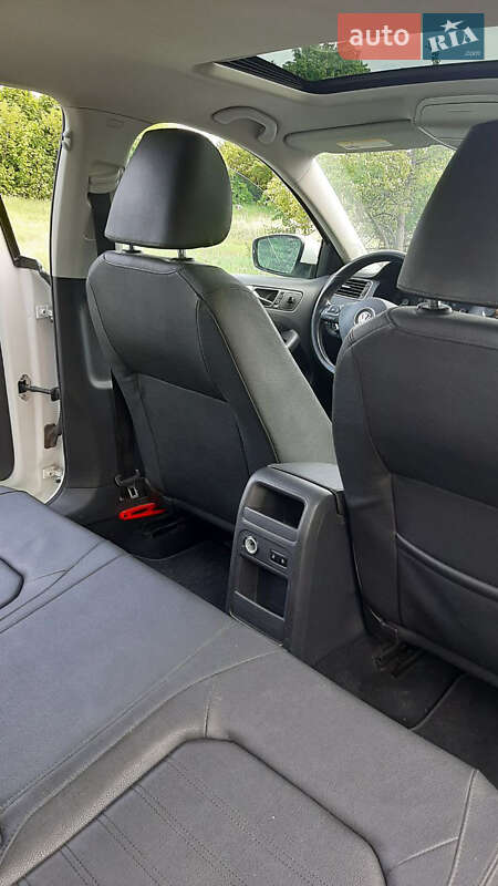 Седан Volkswagen Jetta 2010 в Вышгороде