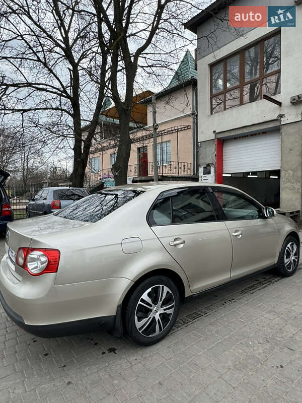 Седан Volkswagen Jetta 2006 в Одесі