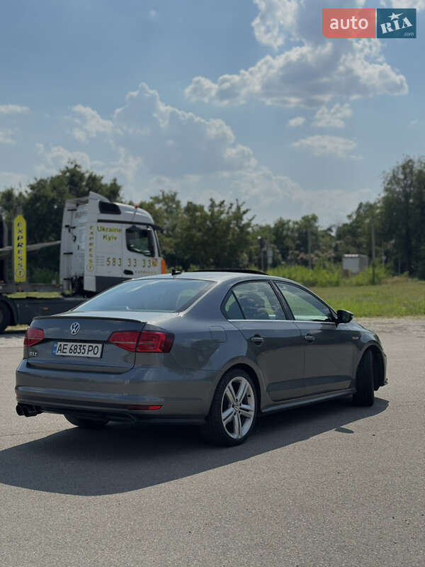 Седан Volkswagen Jetta 2017 в Днепре