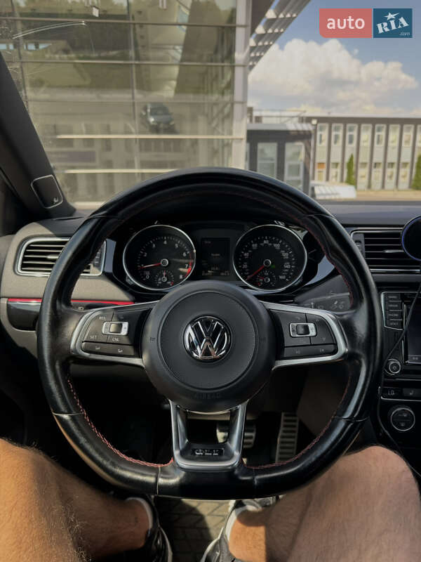 Седан Volkswagen Jetta 2017 в Днепре