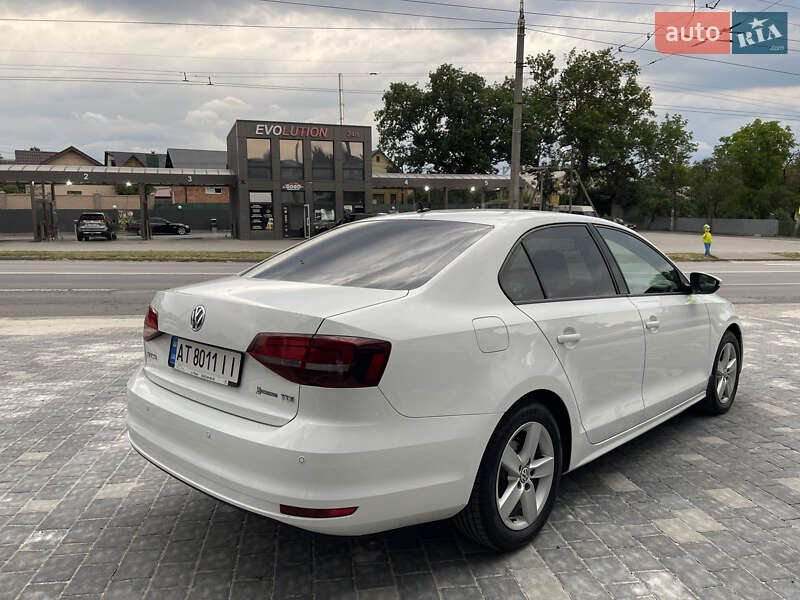 Седан Volkswagen Jetta 2016 в Ивано-Франковске