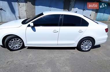 Седан Volkswagen Jetta 2013 в 