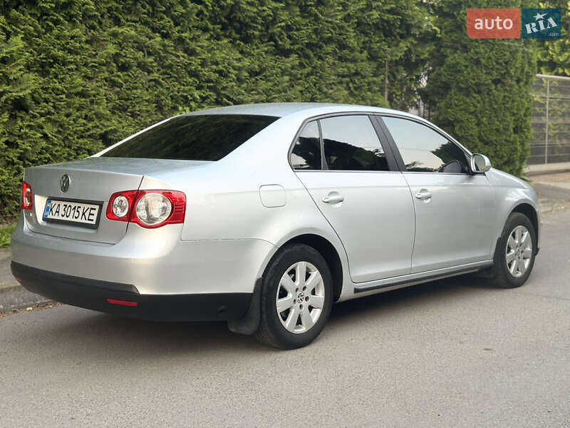 Седан Volkswagen Jetta 2006 в Киеве