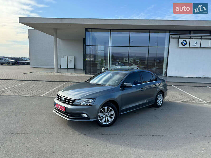 Седан Volkswagen Jetta 2016 в Ужгороде