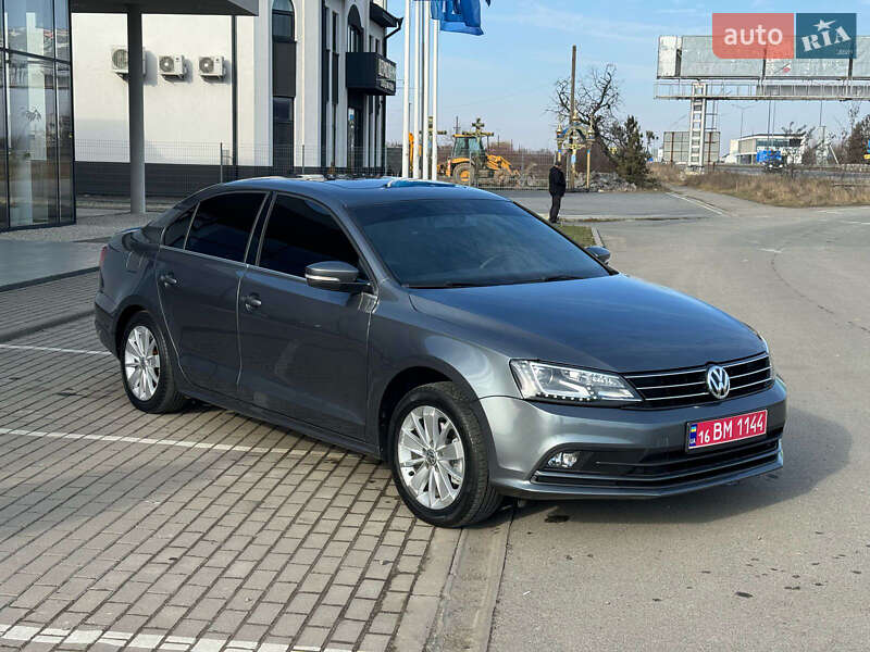 Седан Volkswagen Jetta 2016 в Ужгороде