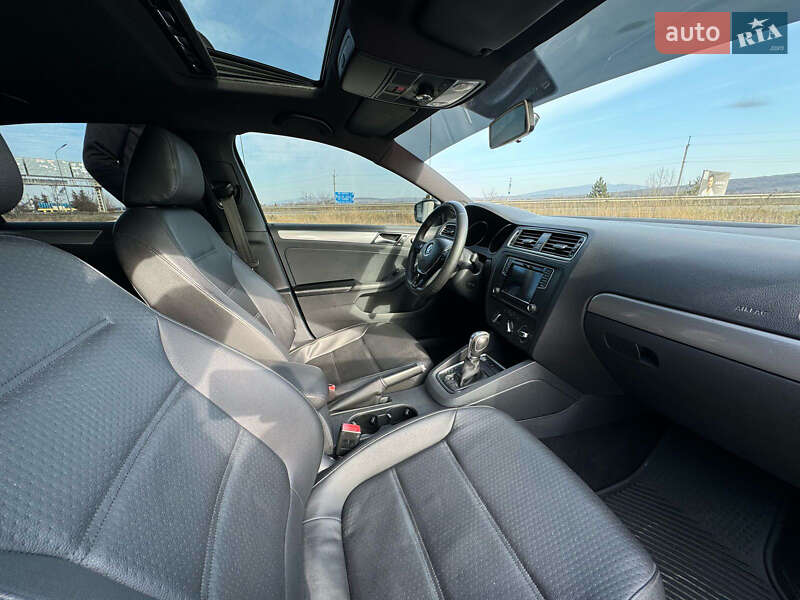 Седан Volkswagen Jetta 2016 в Ужгороде