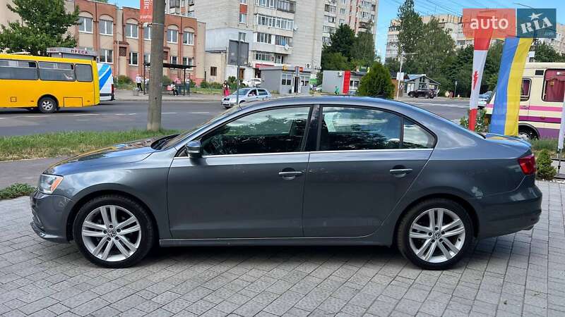 Седан Volkswagen Jetta 2015 в Львове
