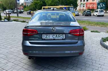 Седан Volkswagen Jetta 2015 в 