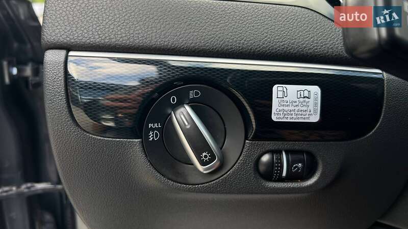 Седан Volkswagen Jetta 2015 в Львове