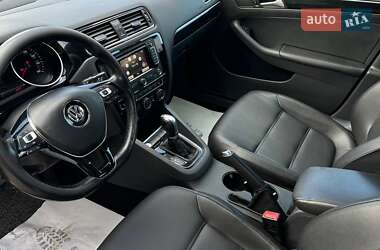 Седан Volkswagen Jetta 2015 в 