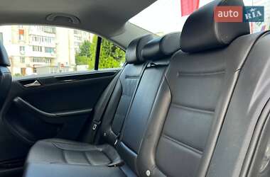 Седан Volkswagen Jetta 2015 в 