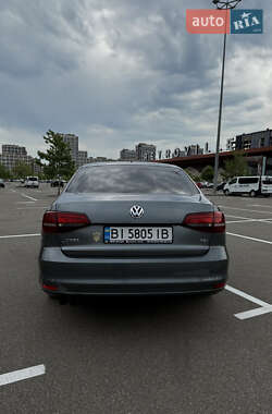 Седан Volkswagen Jetta 2016 в 