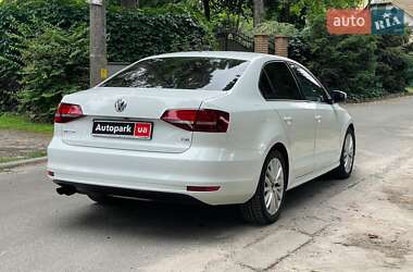 Седан Volkswagen Jetta 2016 в 
