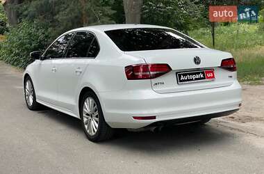 Седан Volkswagen Jetta 2016 в 