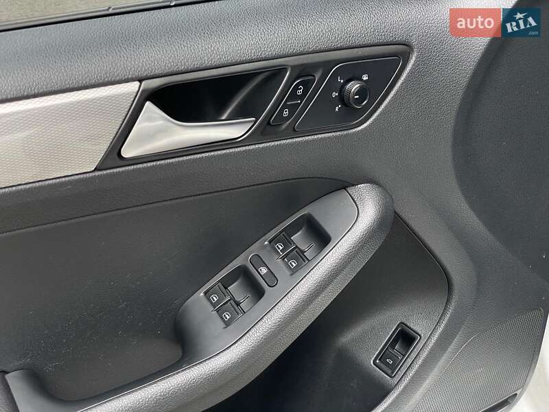 Седан Volkswagen Jetta 2016 в Киеве