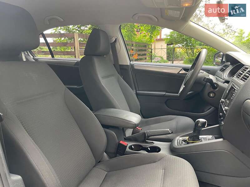 Седан Volkswagen Jetta 2016 в Киеве