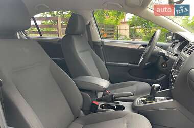 Седан Volkswagen Jetta 2016 в 