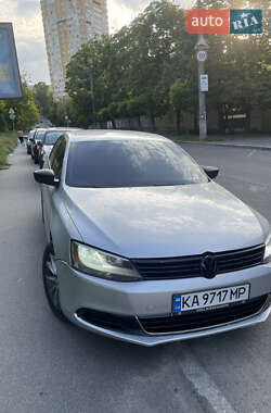 Седан Volkswagen Jetta 2010 в Києві