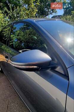 Седан Volkswagen Jetta 2012 в 