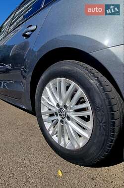 Седан Volkswagen Jetta 2012 в 