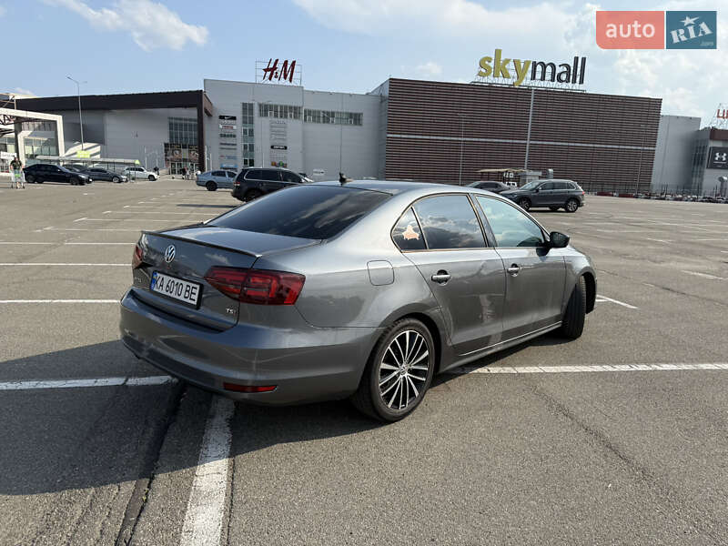 Седан Volkswagen Jetta 2015 в Киеве