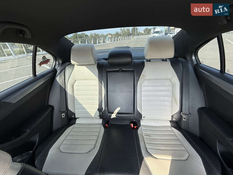 Седан Volkswagen Jetta 2015 в Киеве
