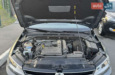 Седан Volkswagen Jetta 2016 в 