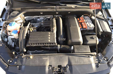 Седан Volkswagen Jetta 2012 в 
