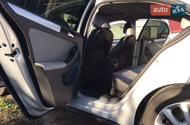 Седан Volkswagen Jetta 2012 в 