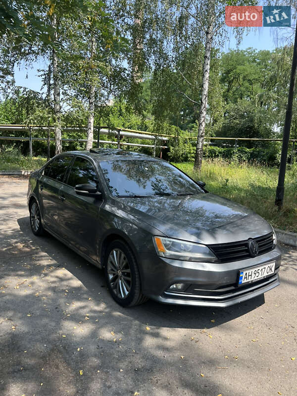 Седан Volkswagen Jetta 2015 в Киеве
