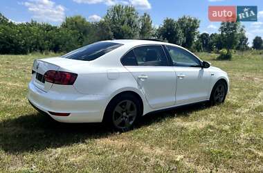 Седан Volkswagen Jetta 2013 в 