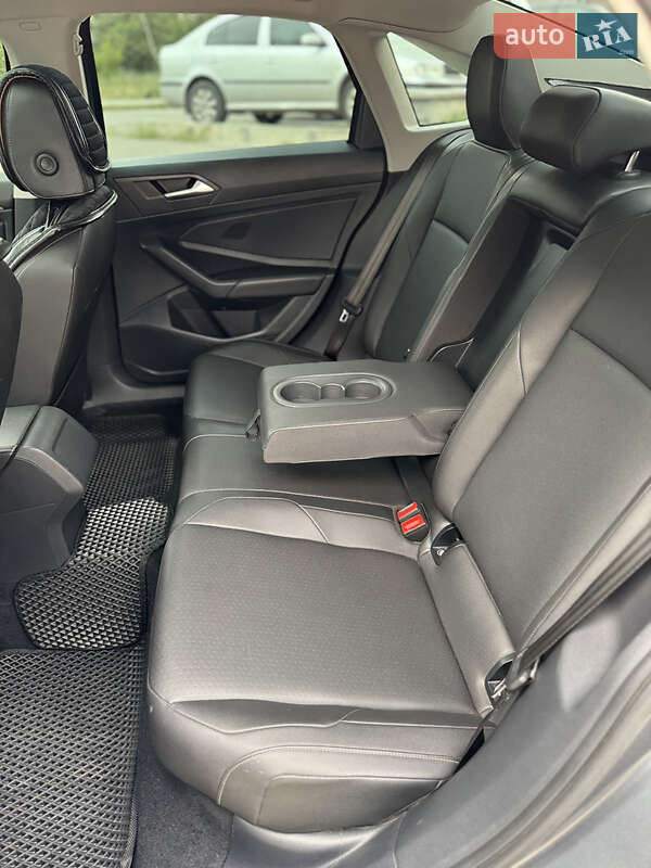 Седан Volkswagen Jetta 2019 в Сумах