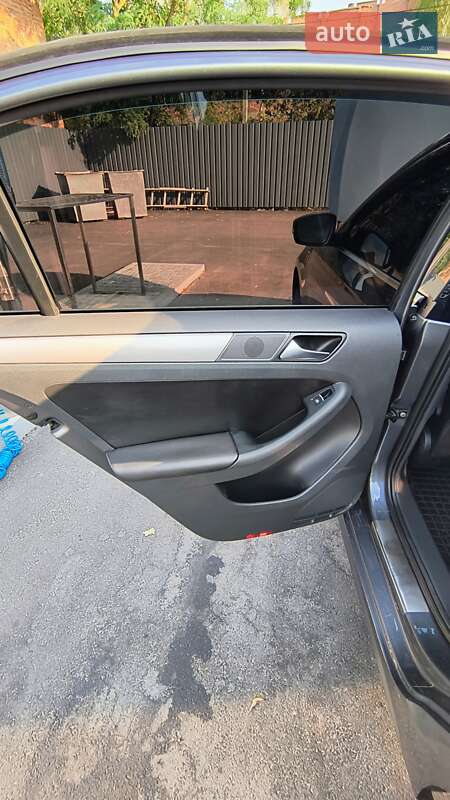 Седан Volkswagen Jetta 2012 в Полтаві