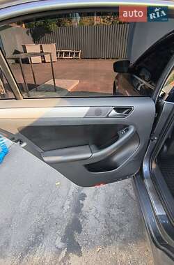 Седан Volkswagen Jetta 2012 в 