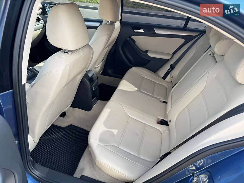 Седан Volkswagen Jetta 2014 в Чернигове