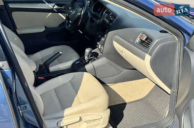 Седан Volkswagen Jetta 2014 в 