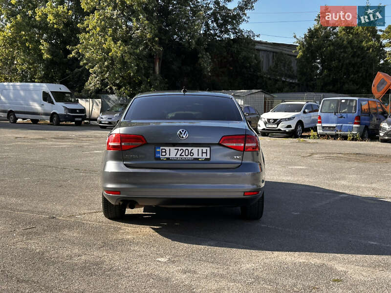 Седан Volkswagen Jetta 2015 в Киеве